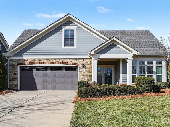 8315 Parknoll Dr, Huntersville, NC 28078