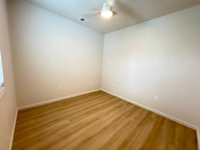 215 W Chappell St — Photo 11