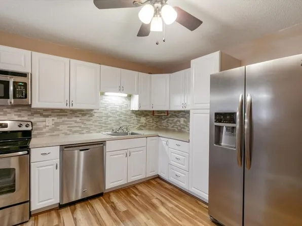 45 Macy St #B-101, Amesbury, MA 01913
