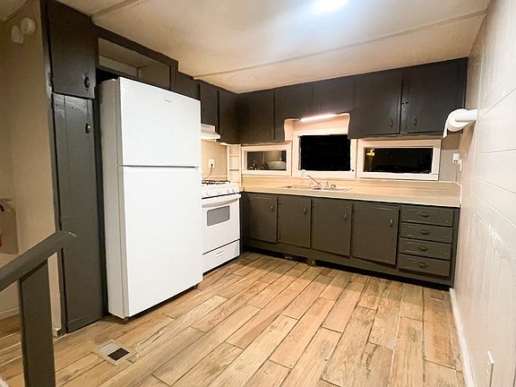 4th image of 9825 Chandler St #5