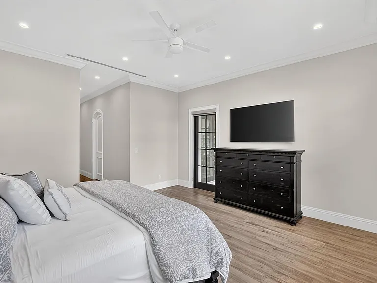 2425 Delmar Pl — Photo 26
