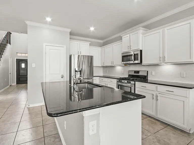 702 S Galley Dr — Photo 13