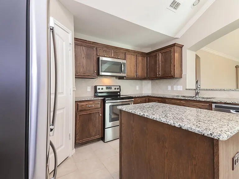 1617 Meadowlark Ln — Photo 8