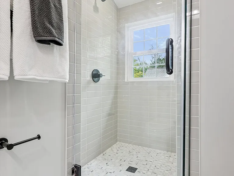 218 Biddulph Rd — Photo 46