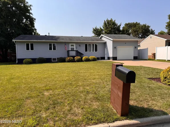 812 5th Ave NW, Watertown, SD 57201