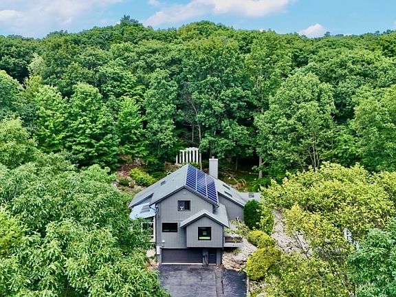 3rd image of 329 Glen Rd