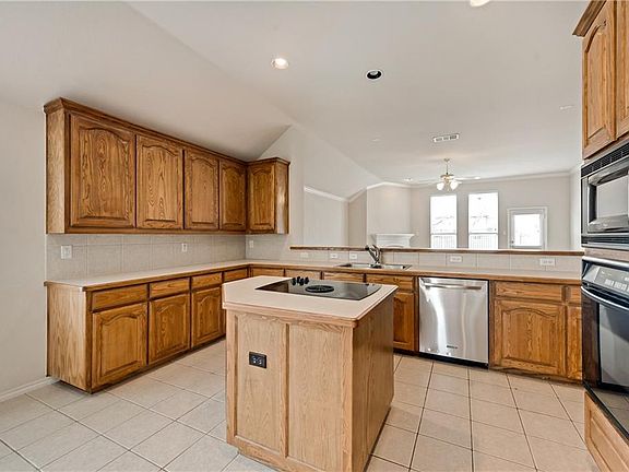 4th image of 10601 Melrose Ln