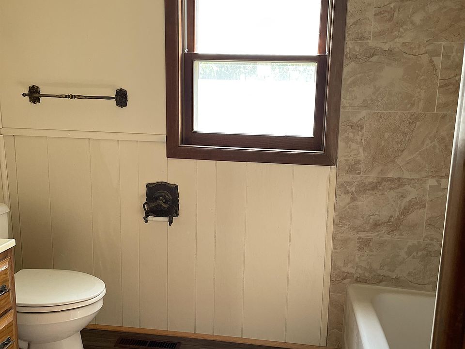 2nd image of 1209 8th St