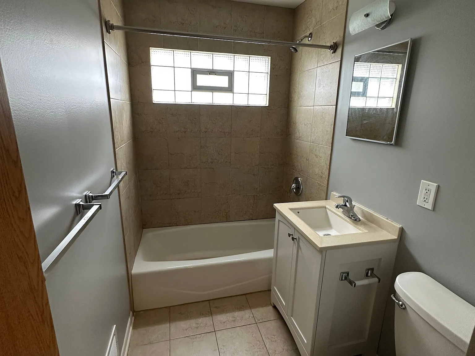 3 bed, 1.0 bath, $1,550 — Photo 4