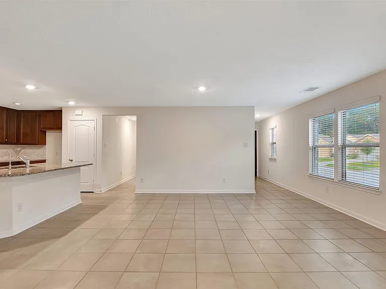 9403 Castillo Ct — Photo 10