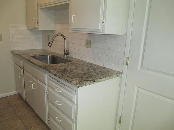4th image of 557 Puccini Dr