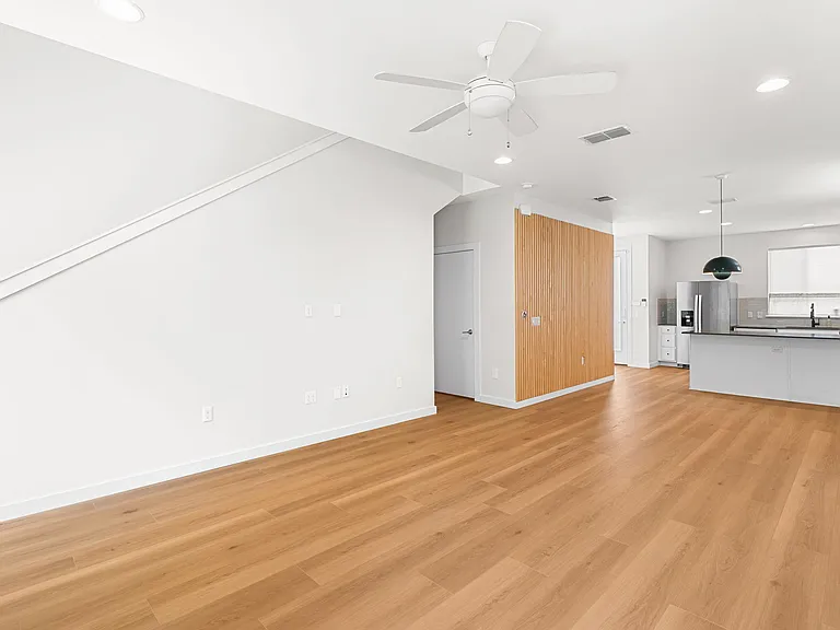 705 N Bluff Dr #6 — Photo 6