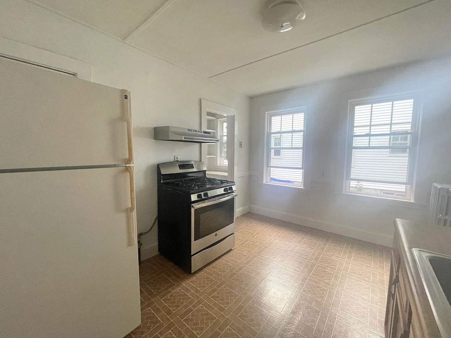 2 bed, $3,200 — Photo 3
