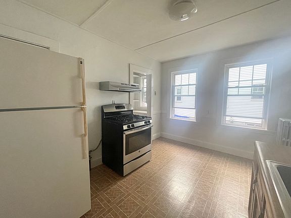 3rd image of 33 Brington Rd #1A