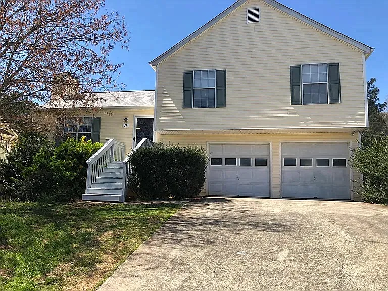 11 Huntcliff Dr — Photo 1