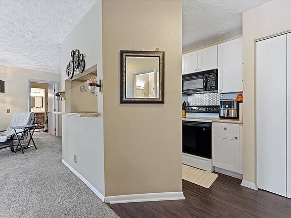4th image of 44 Woodland Hills Dr Ste 5