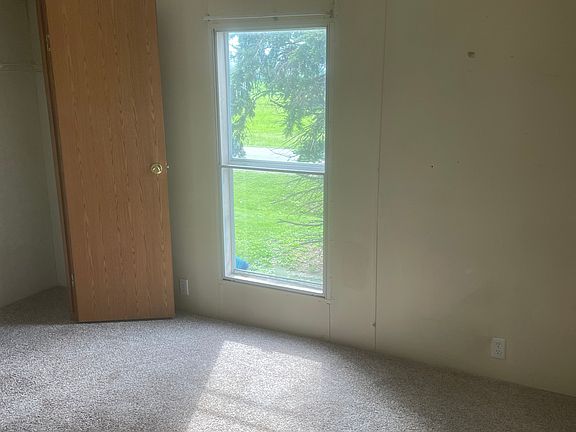 4th image of 1271 S County Road 625 E