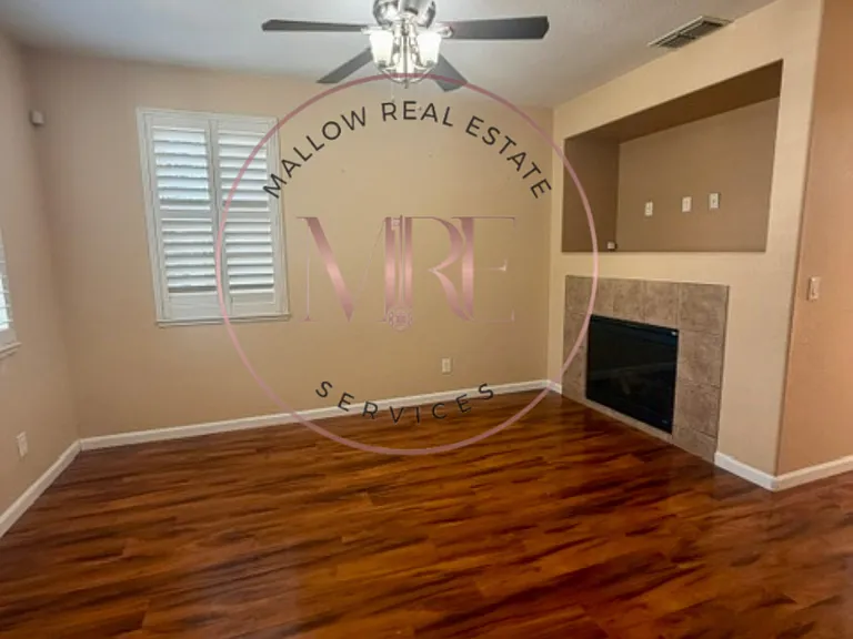 4 Sandy Hook Pl — Photo 2
