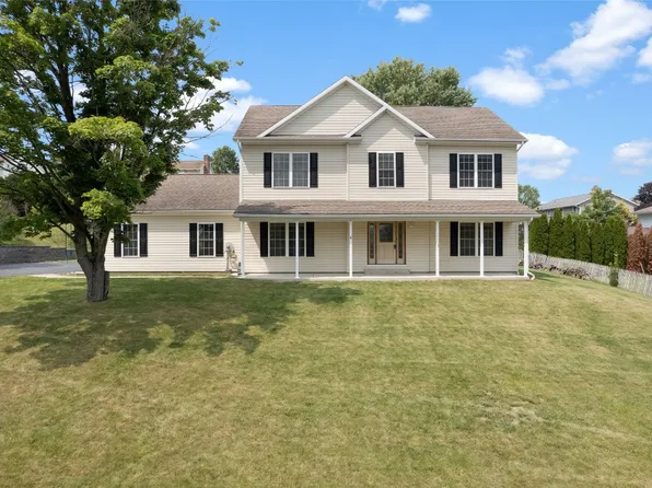4 Marlboro Dr, Endicott, NY 13760