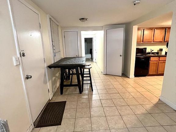 2nd image of 1904 N Burling St #G