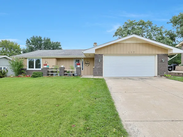 2S137 Beaumont Ln, Lombard, IL 60148