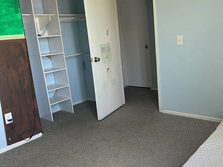 1460 Portrait St — Photo 4