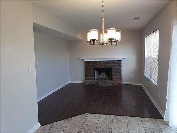3rd image of 601 Sweet Creek Dr