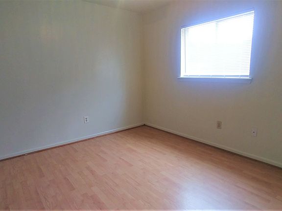 4th image of 400 1st St