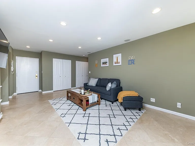 2 Richmond Rd #6N — Photo 2