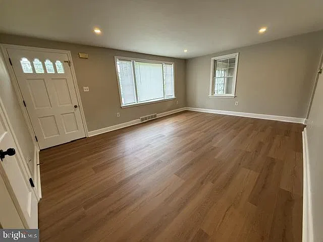 3 bed, 1.0 bath, 1888 sqft, $1,995 — Photo 2