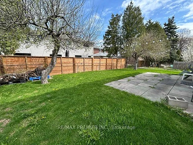 19 Sandbourne Cres — Photo 24
