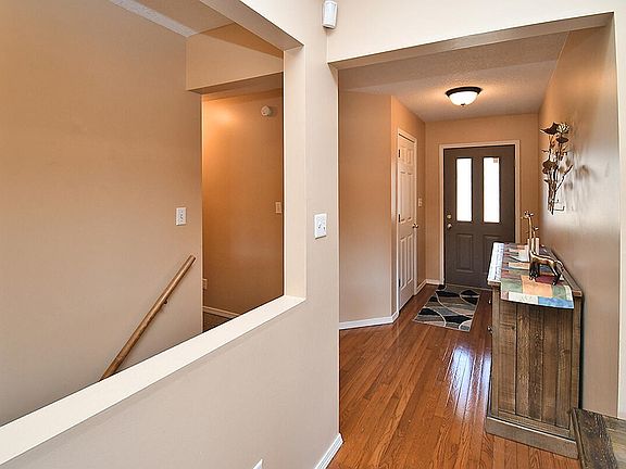 3rd image of 707 E Pamela Dr