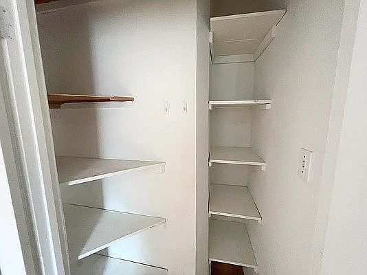 5th image of 311 W 95th St APT 6