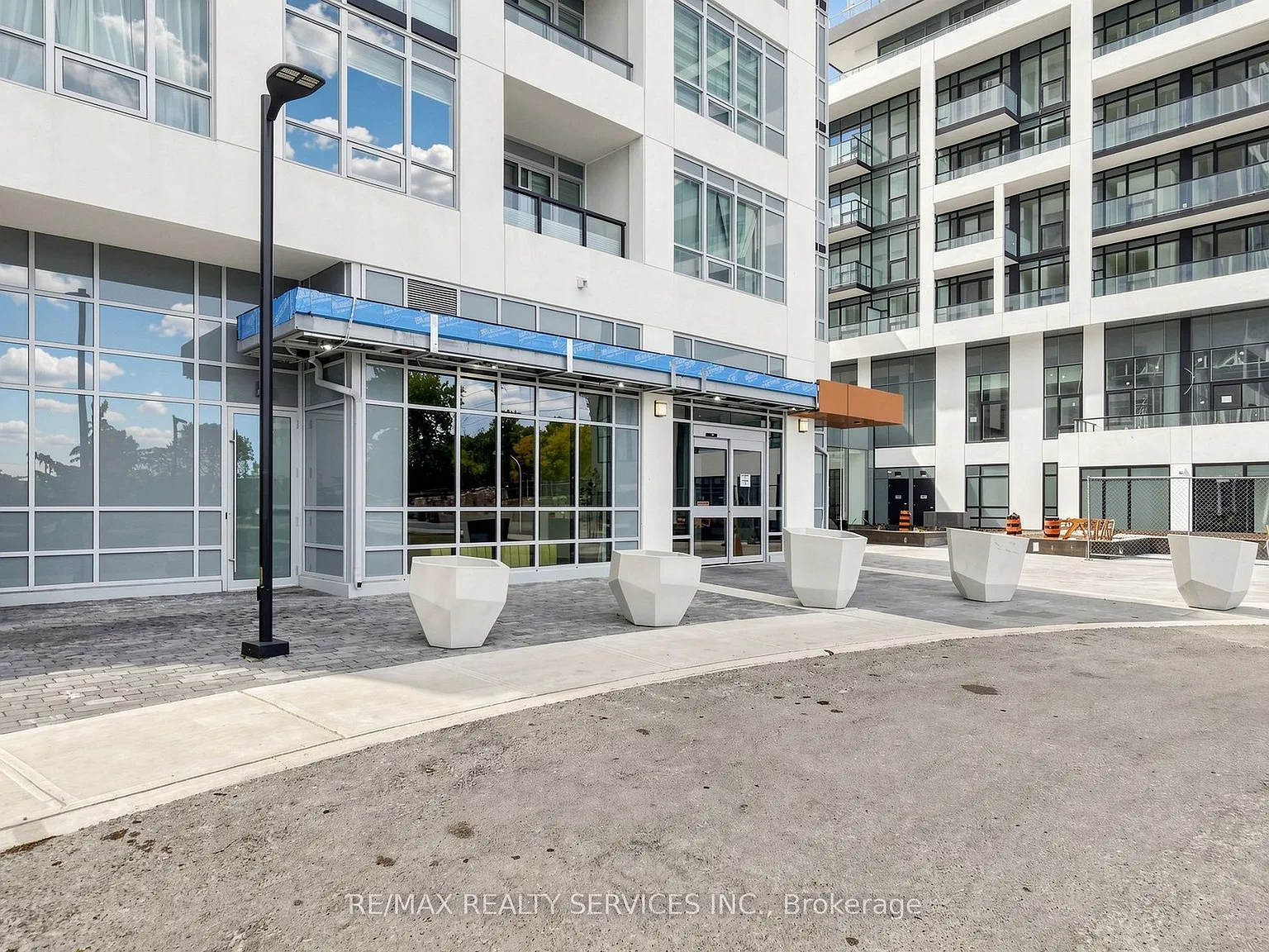 2 bed, $2,400 — Photo 3