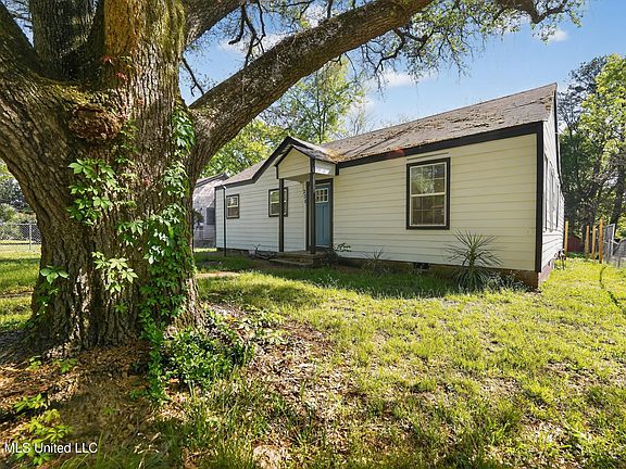 3rd image of 238 S Denver St