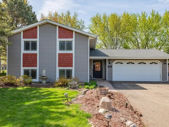 7833 N College Park Dr, Brooklyn Park, MN 55445