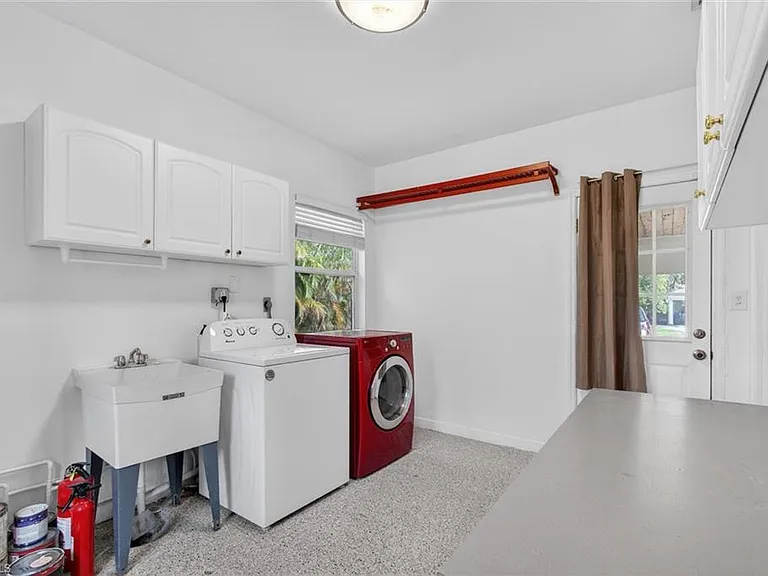 1420 Maravilla Ave — Photo 38