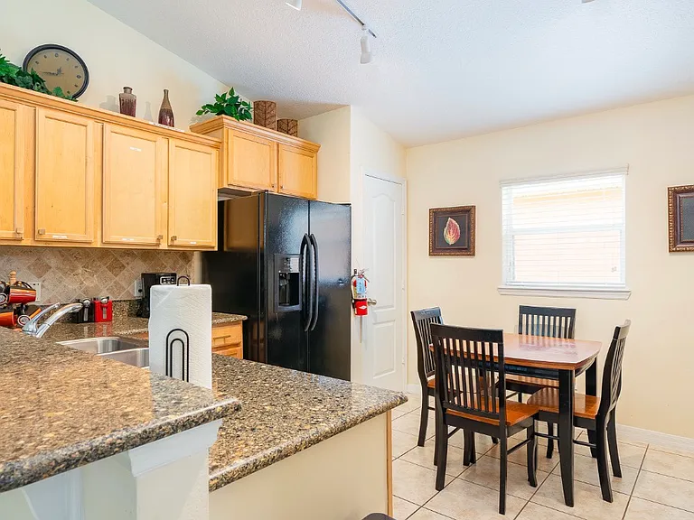 2178 Royal Ridge Dr — Photo 5
