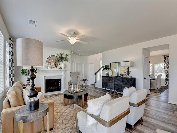 5th image of 766 Rodeo Dr