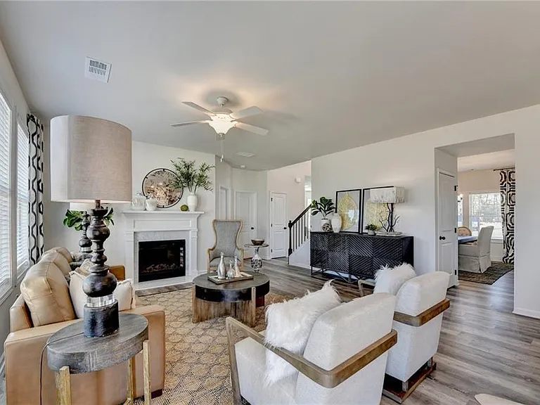 326 Rodeo Dr — Photo 5