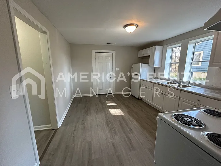 3716 Main St — Photo 17