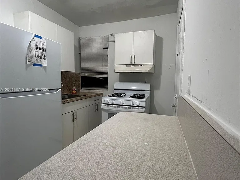 413 NW 33rd St #A — Photo 4