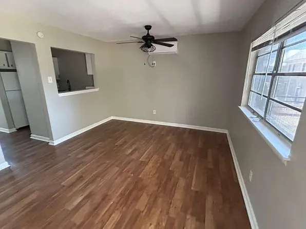 327 E Locust St APT 205, San Antonio, TX 78212
