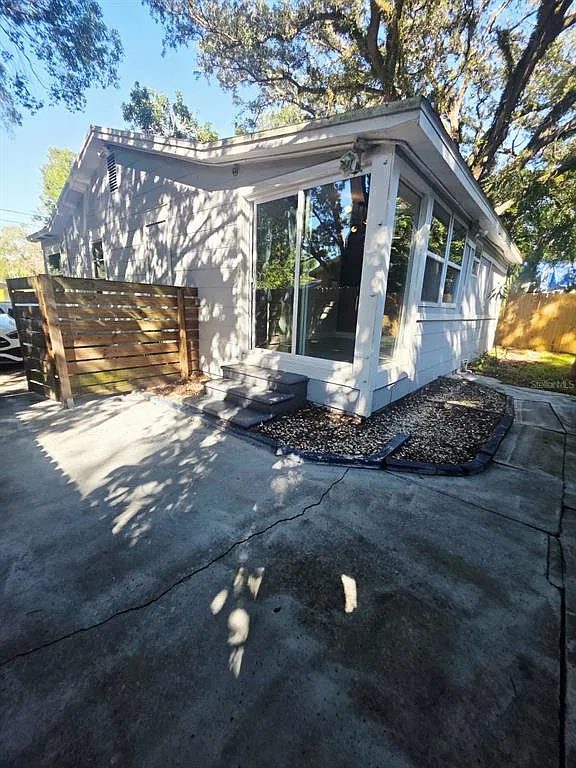 3 bed, 2.0 bath, 876 sqft, $2,900 — Photo 3