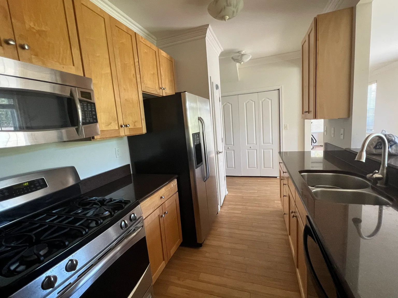 3 bed, 2.5 bath, 1778 sqft, $2,350 — Photo 3