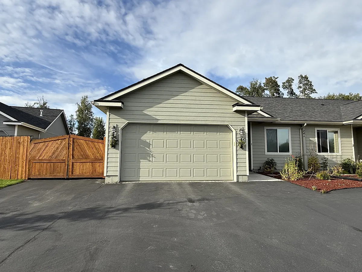 Building Photo - 245 W Celtic Cir #1
