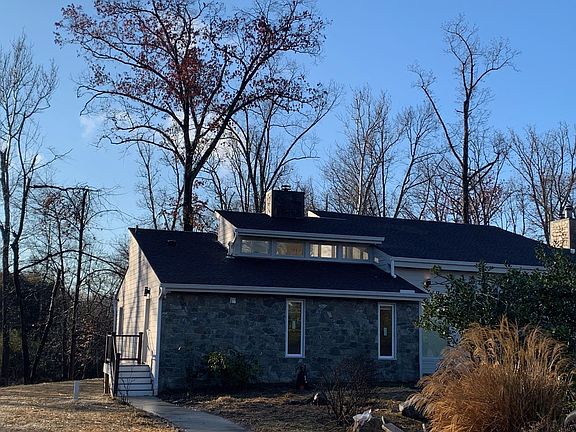 Rental unit walkway and entrance