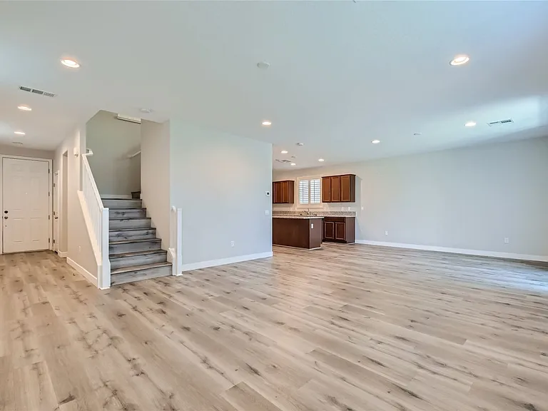 17 Pivot Ave — Photo 6