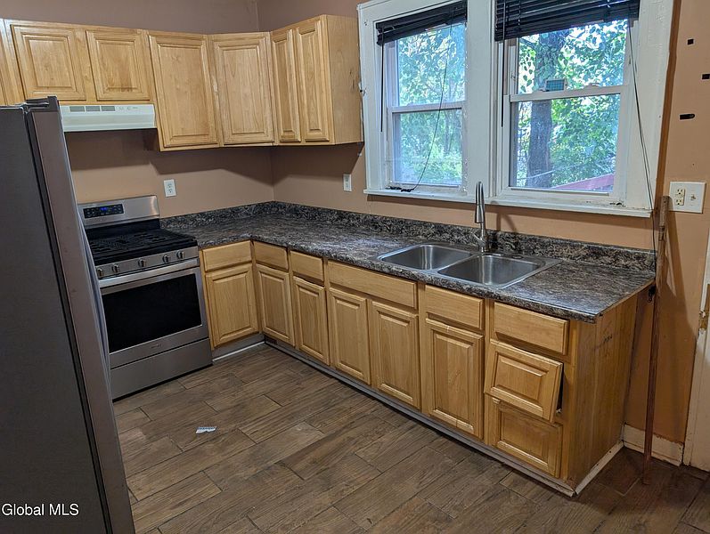 5th image of 413 Summit Avenue