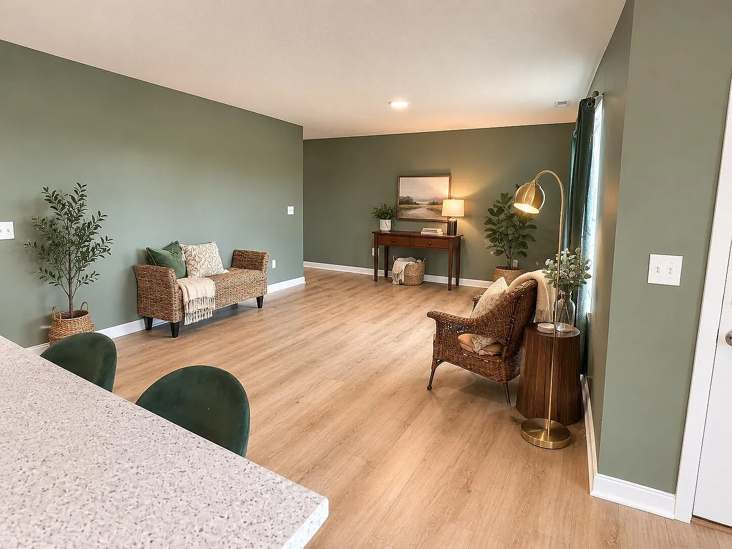 5 bed, 3.5 bath, 2600 sqft, $2,250 — Photo 3